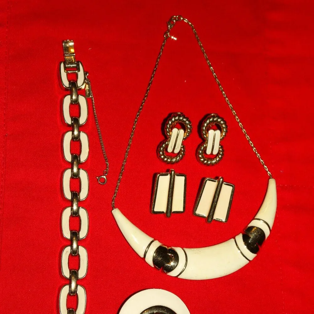 Monet jewelry set